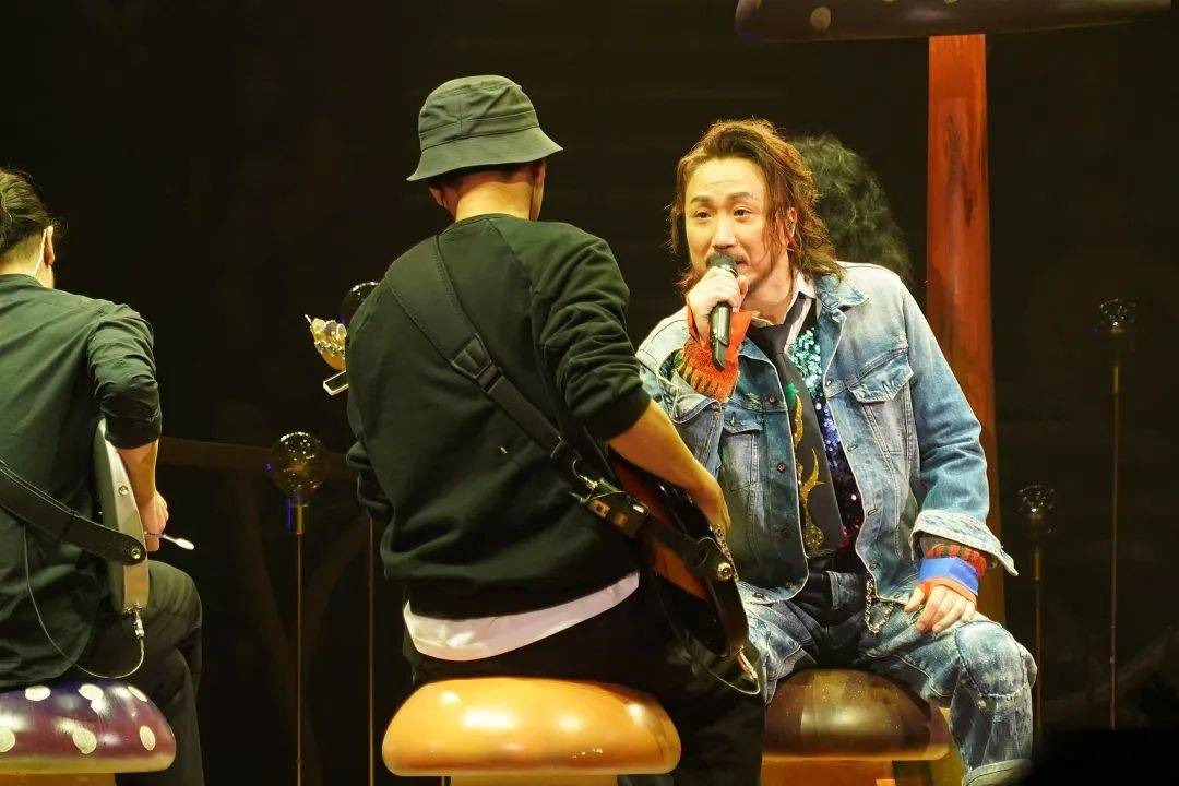 曼城足球_郑中基声明：正在办理离婚手续曼城足球，8000港元赡养费与事实严重不符